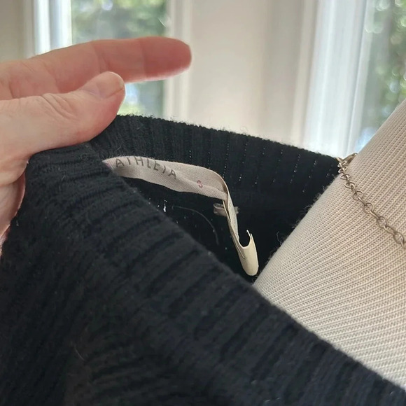 ATHLETA WOOL CASHMERE HABITAT SWEATER, Black, Small, VGUC, Drop Shoulder - Picture 8 of 9